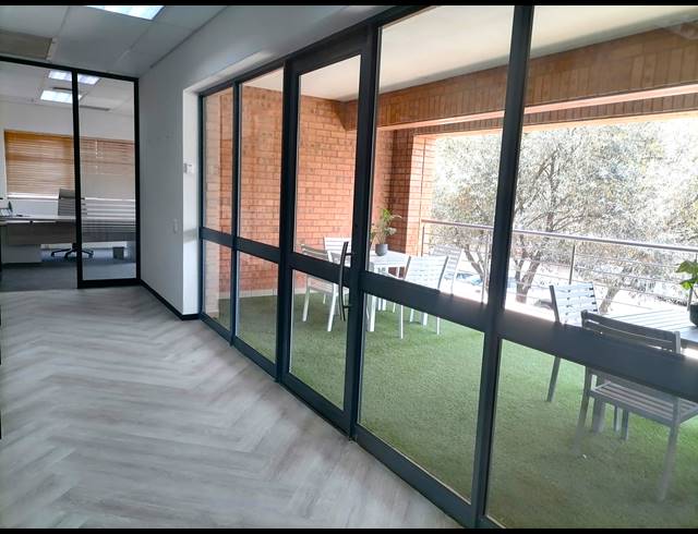 251M² CO-WORKING SPACE TO LET IN DIE HOEWES